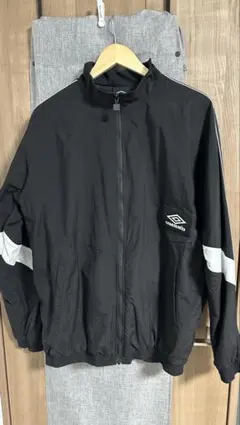 ナイロンジャケット umbro