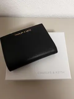 CHARLES & KEITH ブラック二つ折り財布