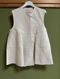 新品未使用　ヤマダヤ　Aga アーガ　ライトグレージュ　ノースリーブ ベスト