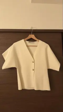 【未使用品に近い】ZARA アイボリー カーディガン