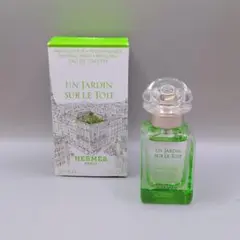 【ほぼ未使用】HERMES エルメス 屋根の上の庭 オードトワレ 30ml 香水のサムネイル