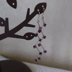 スワロフスキーのモビールピアス　アメジスト　ハンドメイド