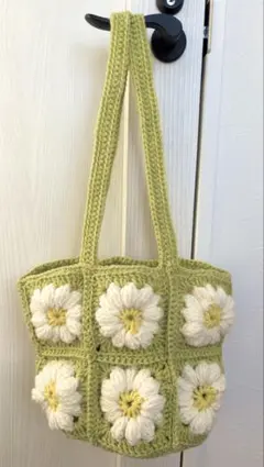 花モチーフのグリーンショルダーバッグ