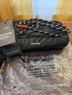 残り1つ　新品　topologie ブラック ボトルサコッシュ ラージ