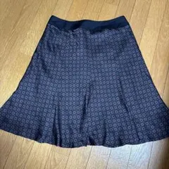 自由区 フレアスカート 総柄 ブラック系　サイズ40 美品　日本製　夏向きのサムネイル