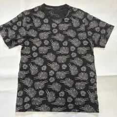 KAWS PEANUTS UT Tシャツ ブラック メンズMサイズ
