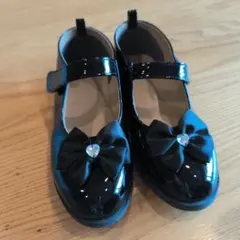 黒いリボン付きフォーマルシューズ