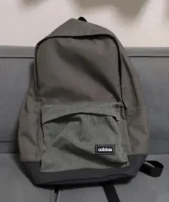 adidas オリーブグリーン リュック