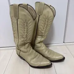 ウエスタンブーツ クリーム色刺繍入り