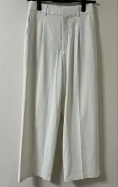 ユニクロ　タックワイドパンツ　ホワイト