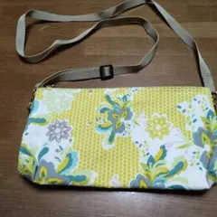 花柄ショルダーバッグ　ハワイアンバッグ　サコッシュ