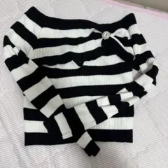 オフショルダー 黒と白のストライプセーター