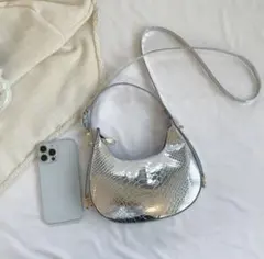 新品未使用　ホーボー　バッグ　シルバー　ショルダーにもできます