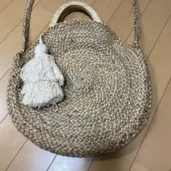 ZARA タッセル付き　円形かごバッグ　夏向き素材　良品