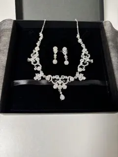 ワタベウェディング　イヤリング・ネックレスセット