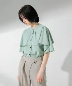 新品未使用タグ付き】ソリッド&フラワーティアードスリーブブラウス 