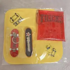 TRICKS ポーチ、タオル、キーホルダーセット（赤）