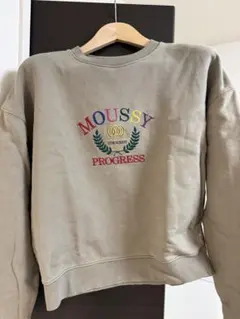 MOUSSY 刺繍入りベージュスウェット