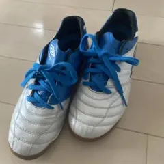 【umbro】室内シューズ23センチ　フットサル