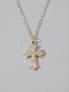 クロス型ストーン装飾ネックレス