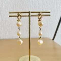 【淡水パールオレンジ系の3連のイヤリング】ゴムカバー付き