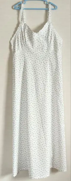 しまむら　ワンピース　ノースリーブ　花がら　白