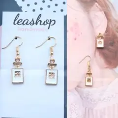 カメリアとパールつきNo.5と香水瓶 ゆらゆらピアス　シャネルストーン可