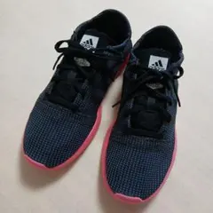 adidas ブラック/ピンク ランニングシューズ