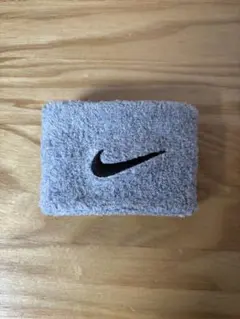 NIKEナイキ　リストバンド　グレー　レディース