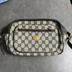 GUCCI GGキャンバス ボディバッグ