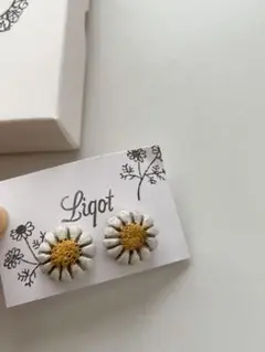Liqot 陶土　作家　ノースポール ピアス ホワイト