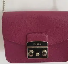 美品フルラ FURLAメトロポリスチェーンショルダーバッグルビーレッド鍵保存袋付のサムネイル