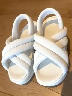 新品✨NIKE エアマックス アイラ 厚底サンダル クリーム 23cm - メルカリ