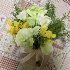 造花のウェディングブーケ 緑と黄色の花 リボン付き