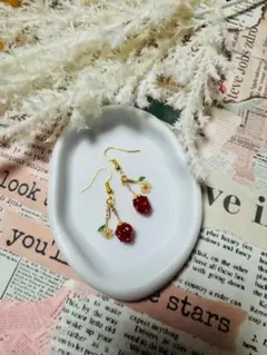 ハンドメイド ワイヤーアート イチゴ ピアス