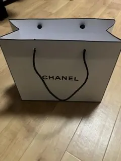 CHANEL ホワイトショップバッグ