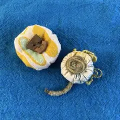 花形布製ブローチ2個セット