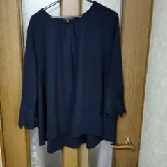 刺繍入りネイビー五分袖トップス