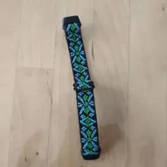 Fitbit Luxe用バンド 黒地 青緑刺繍