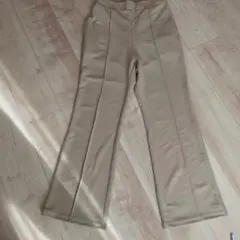 ベージュ フレアパンツ ゴムウエスト