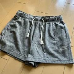 NIKE グレー ショートパンツ S