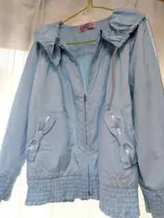 メゾピアノ　水色ウィンドブレーカー130ｃｍ
