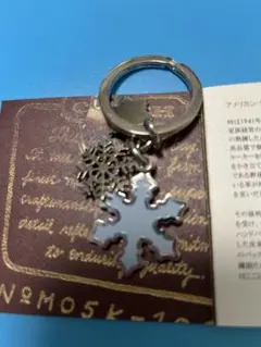COACH キーホルダー 雪の結晶モチーフ