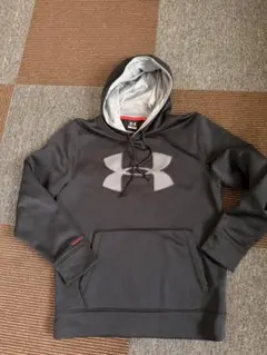 Under Armour 黒 パーカーSM