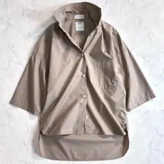 マディソンブルー J.BRADLEY B刺繍 半袖シャツ ブラウン vi3のサムネイル
