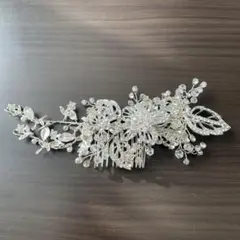 ウェディングヘッドドレス 花と葉のデザイン