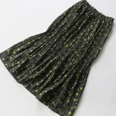 状態良好！定価5,500円！ローリーズファーム★フラワーケシプリーツスカート★F