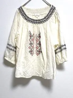 【niko and...ニコアンド】アイボリー 刺繍入り 五分袖七分袖ブラウス