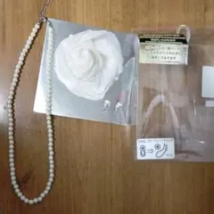 ホワイトコサージュとパール調2Wayアクセサリーセット