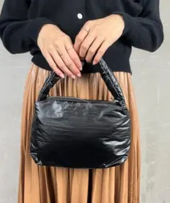 激安タグ付き　トレネ　 中綿入りシャイニーコンパクトハンドバッグ　アンティローザ